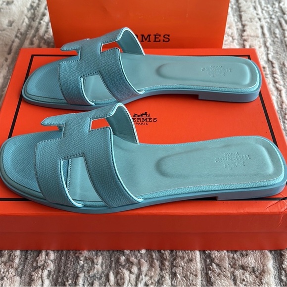 Oran Blue Sandals size 39 runs like size 8 - Picture 1 of 5